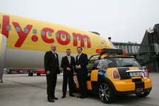 Hannover Airport: Alles neu macht der Herbst - Neuer Mini Cooper auf dem Vorfeld
