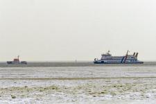 Eislage an der Nordsee: Seenotretter kommen vor Amrum Fähre mit Maschinenausfall zu Hilfe