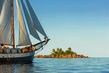 Familienurlaub unter Segeln: Insel-Hopping mit Silhouette Cruises