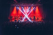 Sängerin Mine konzipiert Konzert mit Orchester rund um Allen & Heath dLive System