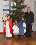 Sternsinger bei der Regierung von Mittelfranken - Regierungsvizepräsident Dr. Eugen Ehmann lobt Einsatz von Kindern für Kinder