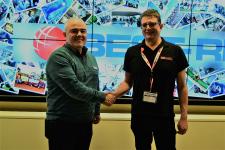 paxconnect bespielt MonTIS-Stelen