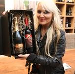 Rock-Legende DORO Pesch präsentiert den ersten Rock´n´Roll Champagner der Welt