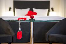 Im Orion Zimmer der Alten Post hat Valentin gut lachen