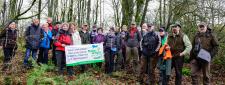 Naturschützer erleben mit dem Umweltverband Naturschutzinitiative e.V. (NI) die Waldwildnis im Nationalen Naturerbe Stegskopf