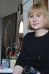 Gunhild Söhn lädt zum Rundgang durch die IHK-Galerie