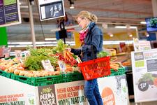 real,- baut Permakultur-Sortiment aus