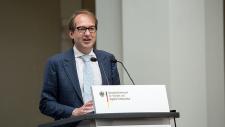 Dobrindt überreicht Förderbescheide für Radverkehrsprojekte