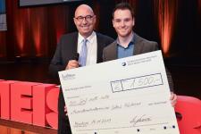 Meisterfeier: Innovationspreis für Feinwerkmechanikermeister Lukas Püchner