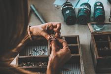 3 Ideen für handgefertigte Kleidung, Schmuck und Kosmetik