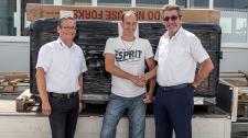 Hauptgewinner freut sich auf wohltuende Massagen im Whirlpool