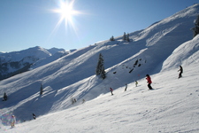 Skifahren und Fernsehen – Wildschönau in den Kitzbüheler Alpen
