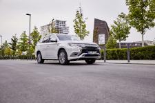 Taxi des Jahres 2019: Doppelsieg für Outlander Plug-in Hybrid