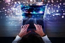 E-Mail reicht – OLG Frankfurt lehnt erweiterten Auskunftsanspruch gegen Google/YouTube ab