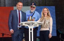 Länderpartner auf dem HAFENGEBURTSTAG HAMBURG: Auf Ungarn folgt Frankreich - feierliche Übergabe einer Schiffsglocke