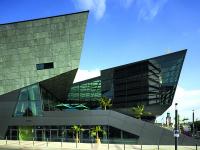 Neu bei DOM publishers: Architekturführer Metropolregion Frankfurt Rhein-Main