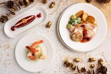 Weihnachten über den Wolken: Emirates serviert 500.000 spezielle Weihnachtsmenüs in 12.000 Metern Höhe