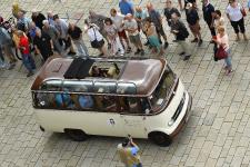 Rollendes Museum mit Klassikerteam von Opel erinnert an den Verleger und Rennfahrer Paul Pietsch