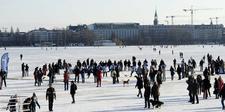 Open Air Eishockey: Freezers stürmen die Außenalster