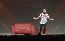 Cesar Millan feiert erfolgreichen Tourstart