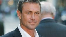 Grant Bowler wird für die Hauptrolle in Syfys neuester epischer Science-Fiction Fernsehserie Defiance unter Vertrag genommen