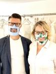 Hörakustikmeister und Modedesignerin entwickelten waschbare Mund-Nasen-Masken mit Sichtfenster