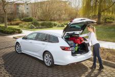 Happy Holidays: Travel Safe and Sound with Opel Cars and Vans