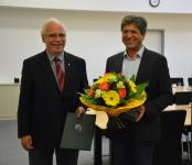 Auszeichnung für "Professor Ethik": Prof. Dr. med. Sebastian Harder erhält die Ehrenplakette der Landesärztekammer Hessen