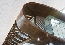 Innovative Verwendung von Furnier am Dubai Airport
