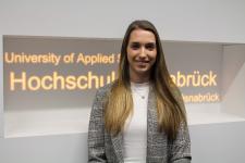 Studentin blickt in den Berufsalltag von Busfahrerinnen und Busfahrern