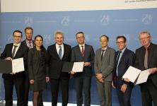 NRW-Wirtschaftsminister Pinkwart übergibt Zuwendungsbescheid an WFG