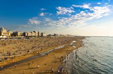 Mit dem Bus zum FKK-Strand: Die schönsten Strände für Nudisten in ganz Europa, die mit öffentlichen Verkehrsmitteln erreichbar sind
