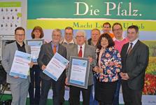Deutscher Wanderverband zeichnet Pfälzer Wege aus: Neue Urkunden für "Pfälzer Weinsteig", "Kapellen-Pilgerweg" und "Wasgau-Felsenweg"