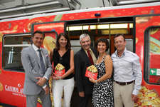 Silberpfeil im rot-goldenen Casino-Look