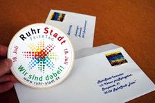 Mit einer Sonderedition an Gratis-Bierdeckeln ruft die RuhrStadt-Initiative zum "verteilten Feiern" am 18. Juli auf