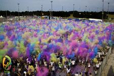 Holi Festival of Colours - erfolgreiches deutsches Startup- Unternehmen expandiert weltweit
