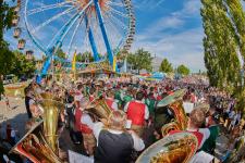 Gäubodenvolksfest: Blasmusik, Beats und Bässe, die begeistern