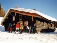 Mit der Seilbahn zum Ferien-Domizil - Ski-Urlauber finden beim Online-Spezialisten urige Hütten in den schönsten europäischen Winterregionen