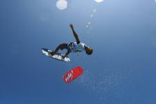 Der Wulfener Hals ist im Juni das Mekka der Surf- und Kiteelite