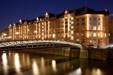 Weltkulturerbe Hamburger Speicherstadt leuchtet klimaneutral