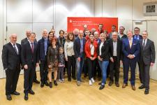 Sparkassenstiftung übergibt Fördergelder