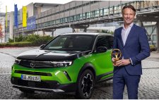 New Opel Mokka-e wins "Golden Steering Wheel 2021"