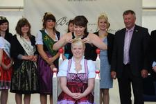 Auf dem Kellerfest der Winzervereinigung wird die neue Weinprinzessin gekrönt
