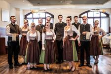 Exklusive Dirndl-Kollektion: DIE WASNERIN trägt Berzaghi & Freymann