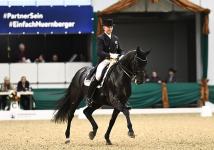 Hubertus Schmidt setzt Erfolgsserie im NÜRNBERGER BURG-POKAL fort - der Reitmeister siegt in der Qualifikation