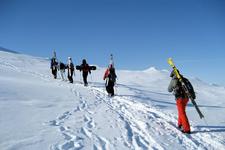 Den Winter verlängern: Vier Skigebiete, die auch im Frühling Schnee pur bieten