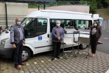 Die ASKLEPIOS Neurologische Klinik Falkenstein spendet Isolierwagen an Hospiz und Pflegeheime