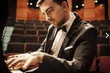 "Klänge der Stadt": Beethoven-Preisträger Alberto Ferro im Ratssaal Bensberg