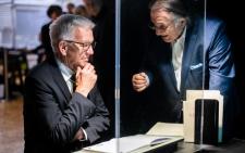 Ministerpräsident Winfried Kretschmann besuchte die Ausstellung »Open Codes« am ZKM