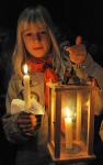 Pfadfinder bringen das Friedenslicht mit der ODEG nach Cottbus